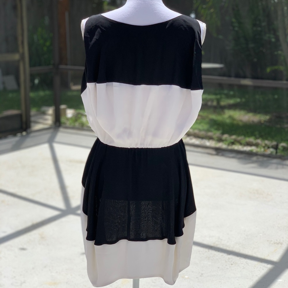 Mathew James Dress - Picture 2 of 2